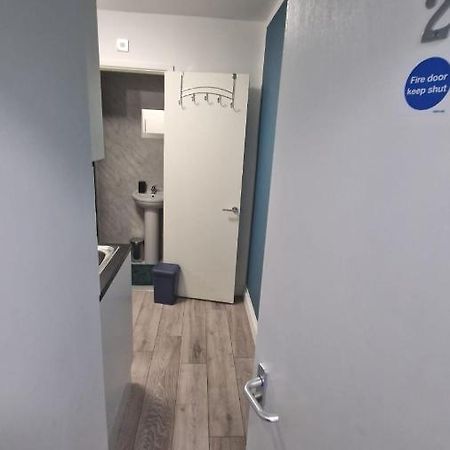 The Appletree Aparthotel Cowley  ภายนอก รูปภาพ