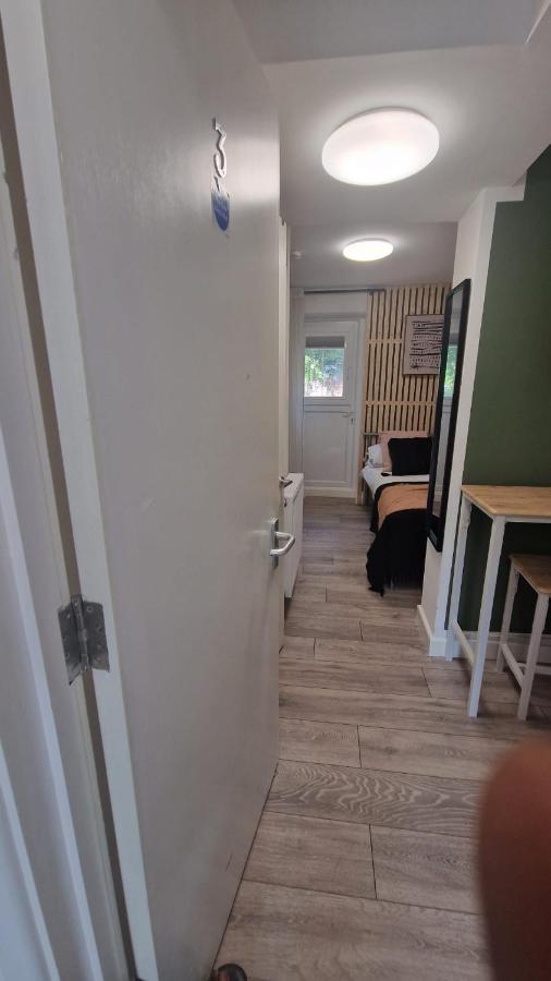 The Appletree Aparthotel Cowley  ภายนอก รูปภาพ