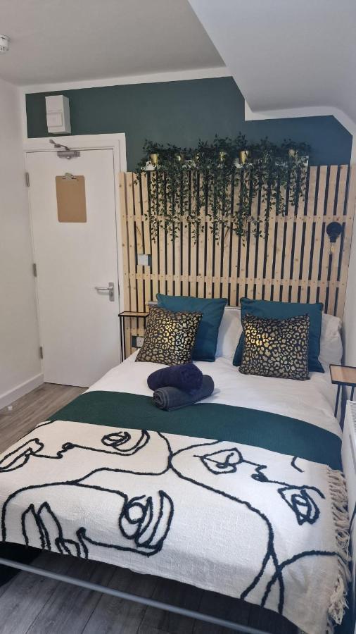 The Appletree Aparthotel Cowley  ภายนอก รูปภาพ