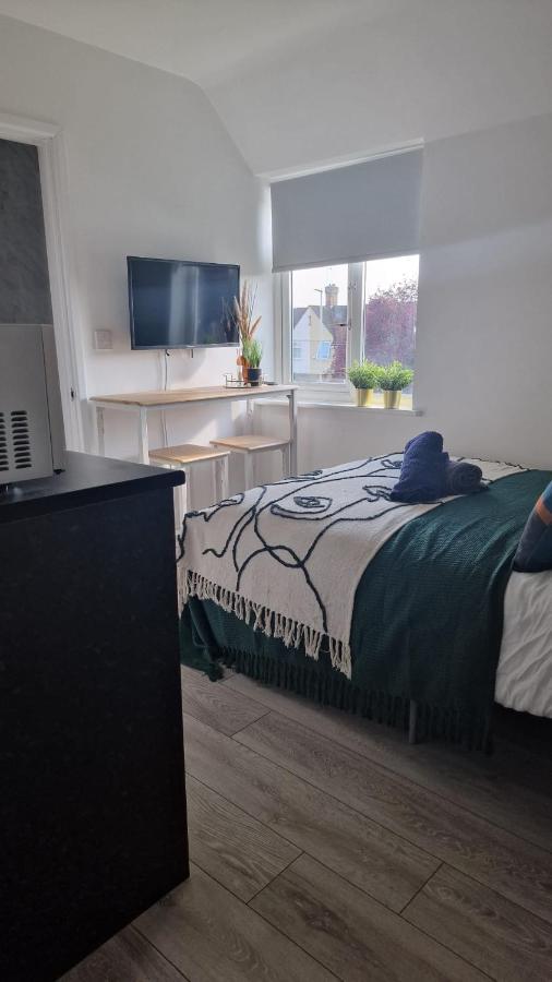 The Appletree Aparthotel Cowley  ภายนอก รูปภาพ
